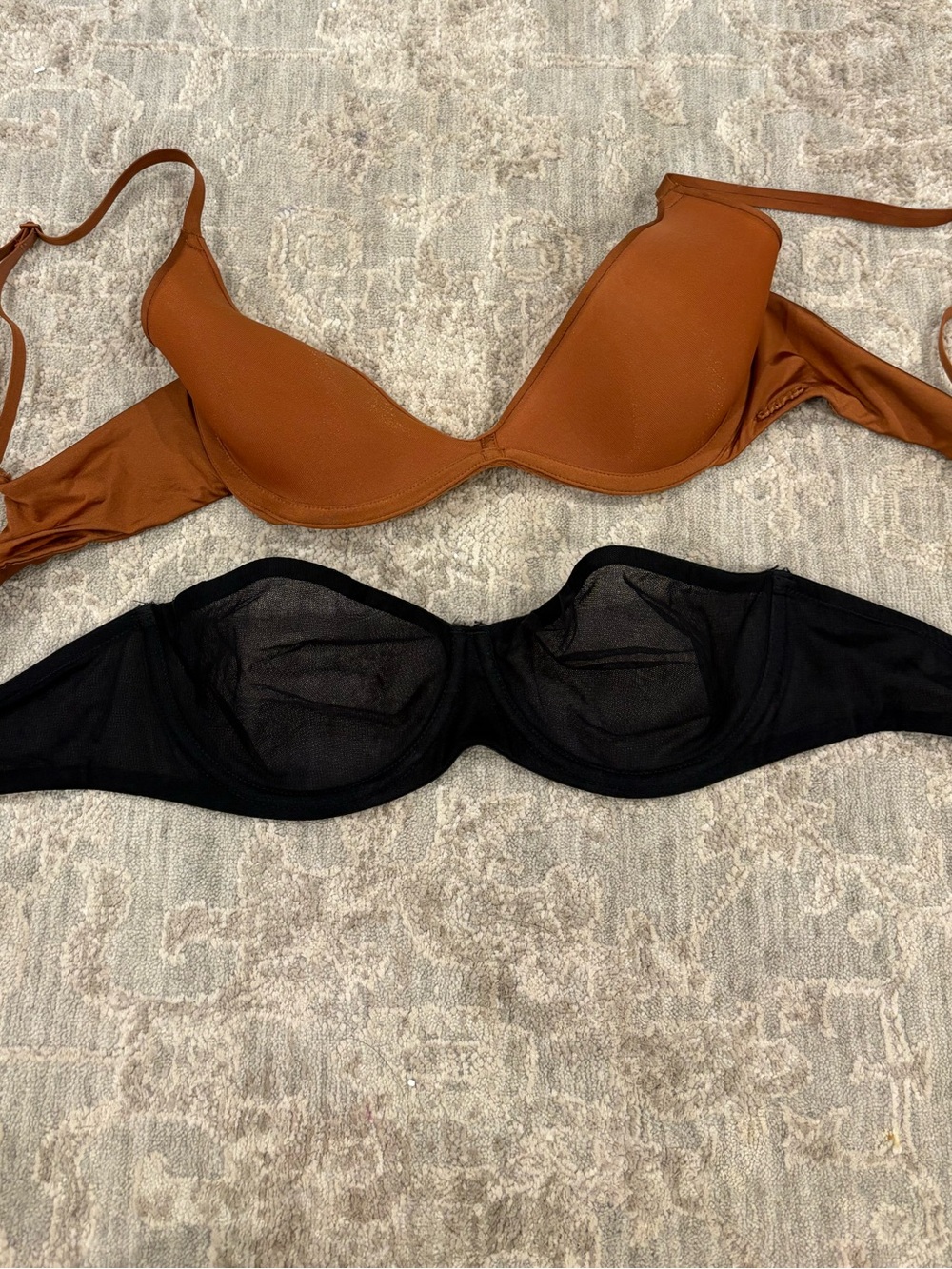 SKIMS Bras 34B
